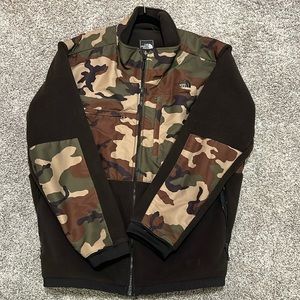 Mens North Face Camo and black Denali Fleece Winter Jacket, size XXXL